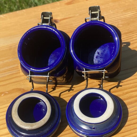 101 (VHD) Vintage. Colbalt Blue. Ceramic Apothecary Canisters. Pair. Rare Find. - Picture 4 of 7